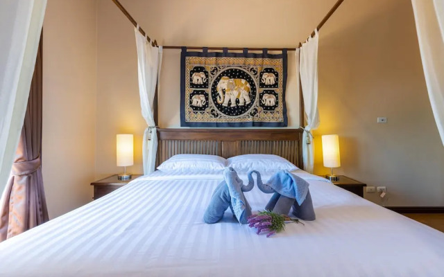 5 Bedroom Pool Villa Close To Town H5