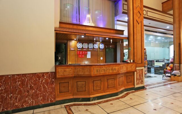 OYO 16125 Eiffel Grand Hotel