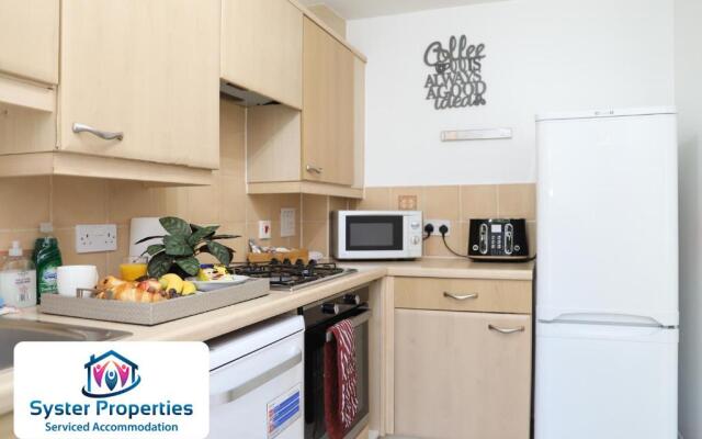Syster Properties- Leicester Large 3 double bedroom Home