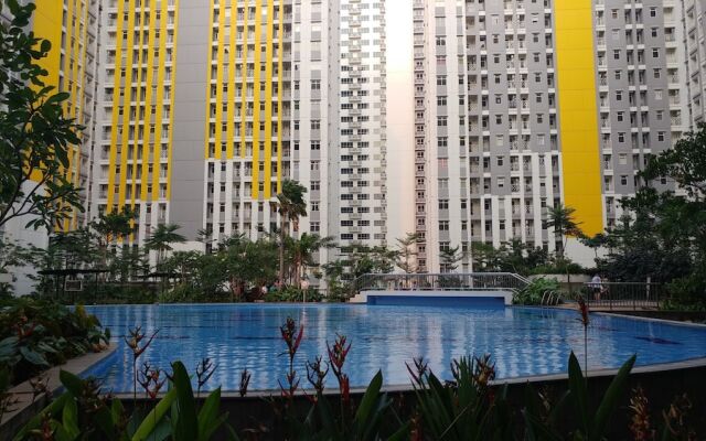 Stylish and Posh Studio Springlake Summarecon Bekasi Apartment
