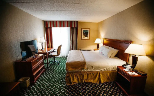 Mystic River Hotel & Suites