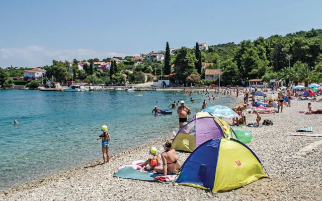 Awesome Home in Grohote With Wifi and 4 Bedrooms