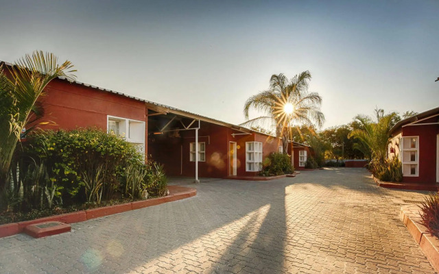 Mokoro Lodge