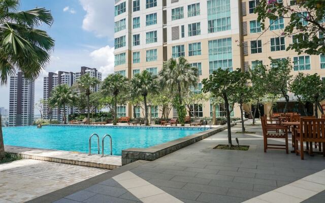Gandaria Heights Apartment with Mall Access