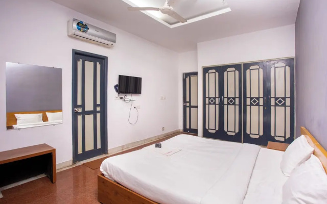 Stayz Inn near Marina Beach