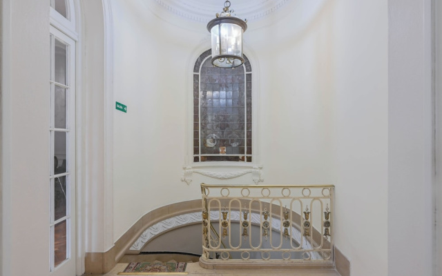 Leonardo Da Vinci Aparts by MOT Rentals