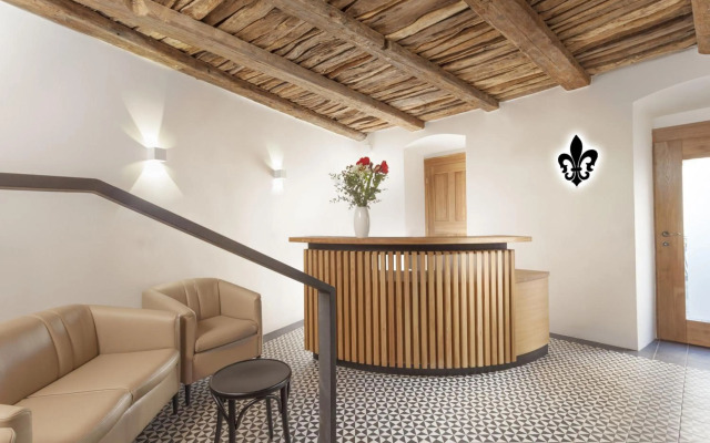 Hotel At the White Lily