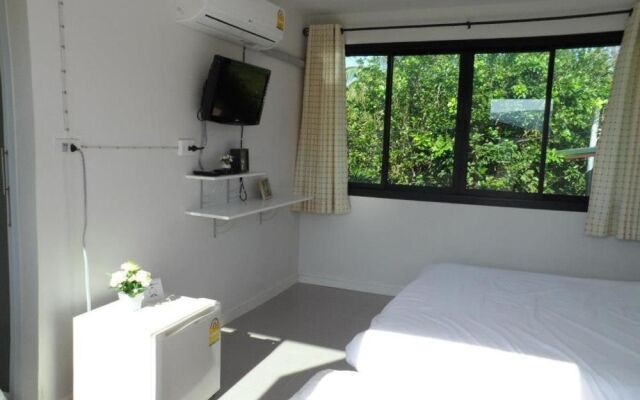 Kayom House - White Meranti House & Resort