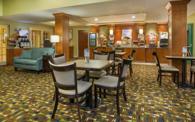 Holiday Inn Express Hotel & Suites Kalamazoo, an IHG Hotel