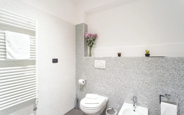 White Flat in Como City Center by Rent all Como