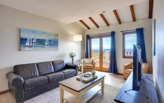 Bright Catalina Island Condo w/ Ocean Views!