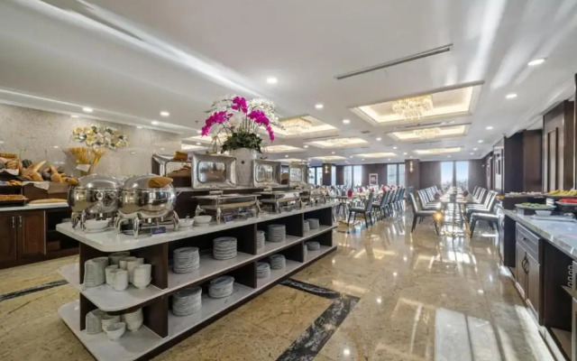 Golden Lotus Luxury Hotel Da Nang