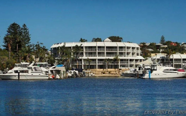 Pier 21 Riverside Apartment Hotel