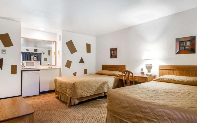 Rodeway Inn & Suites Madison East