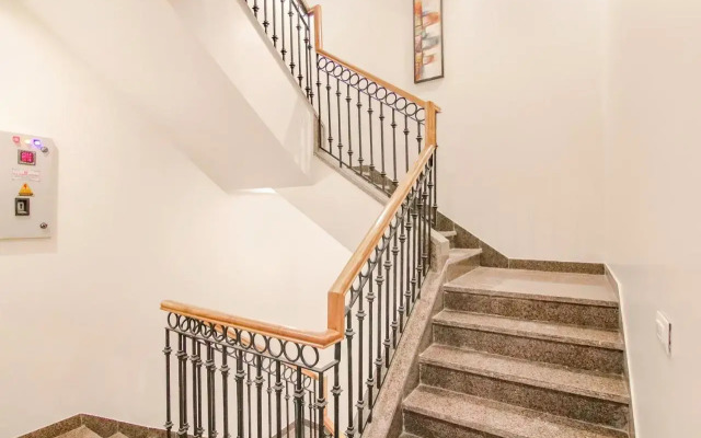 Saltstayz Select – Unitech Cyber Park