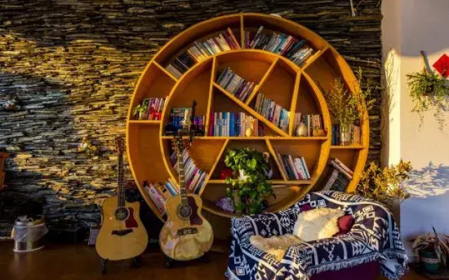 Queting Lake View Inn