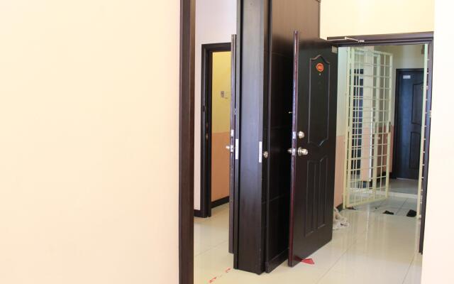 Stay Together 4, 5 & 6 Bedroom Apartments@ Marina Court Resort Condominium - photo 3
