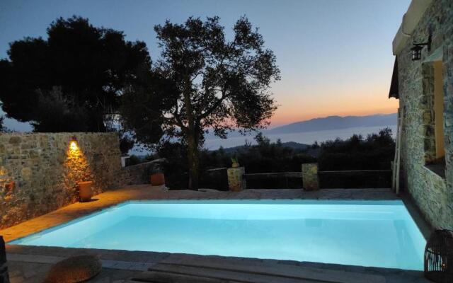 Evia Family House
