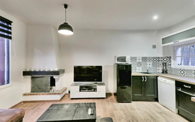 Tamaris Corner House