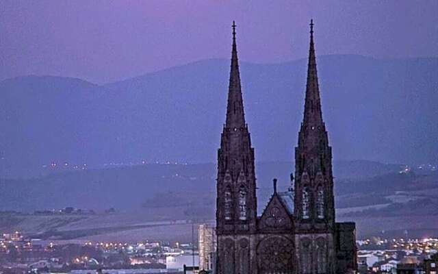 Séjour avec piscine chauffée