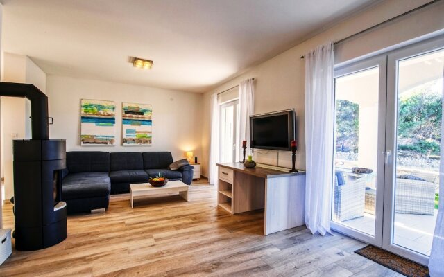 Luxurious Villa Near Vir With Swimming Pool