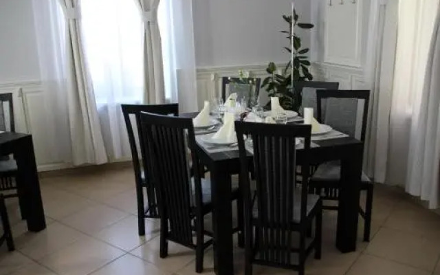 Astoria Hotel & Restaurant