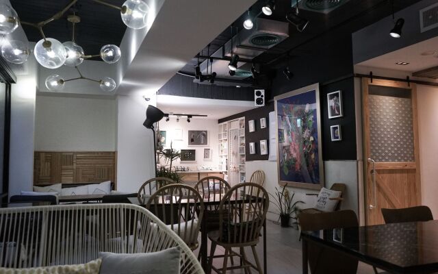 Nihao Cafe Hotel