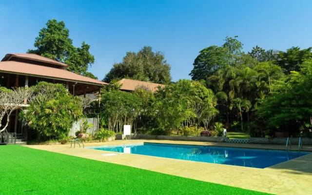 The Hub Erawan Resort