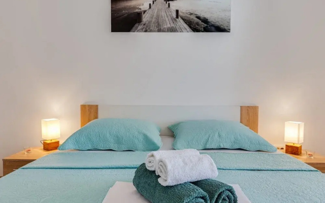 Tastefully Designed Apartment in Karlobag