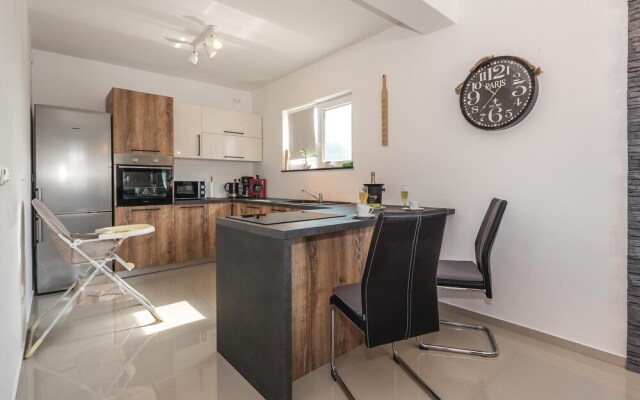 Stunning Home in Skradin-dubavice With Wifi and 4 Bedrooms