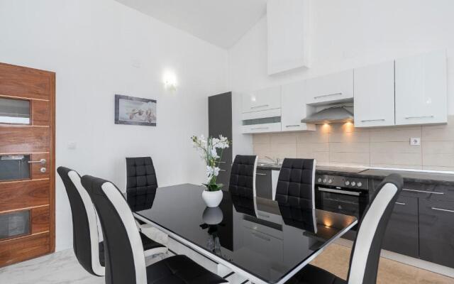 Beautiful penthouse for 8 close to city center