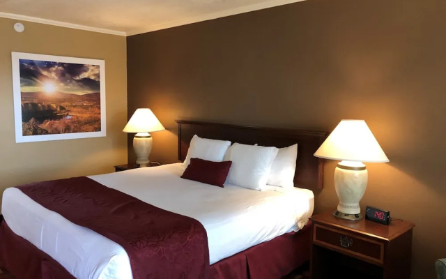 Days Inn & Suites By Wyndham Logan
