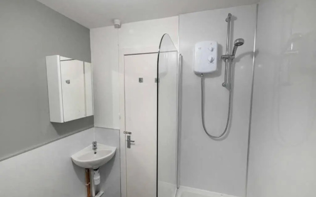 ☆Bright Apartment, Near University + City Centre☆