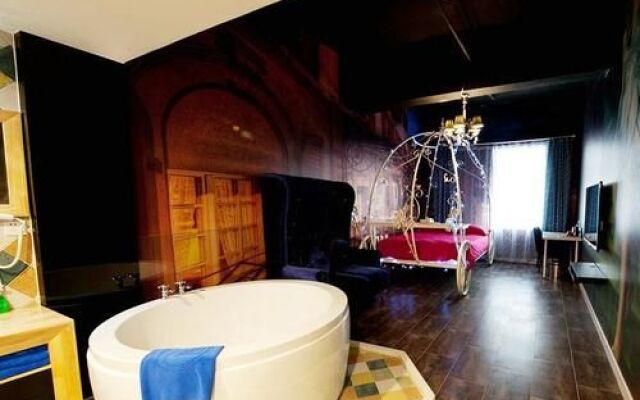Romantic Holiday Hot Spring Hotel