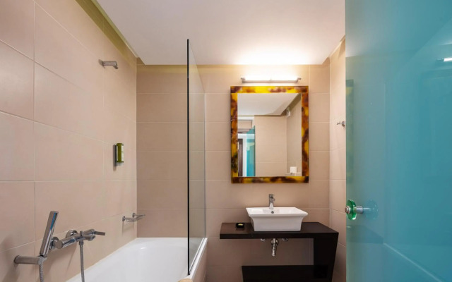 Steris Elegant Beach Hotel & Apartments