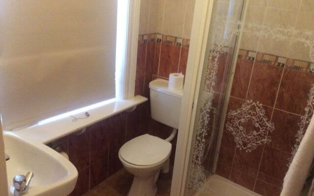 Roseville Lodge B&B