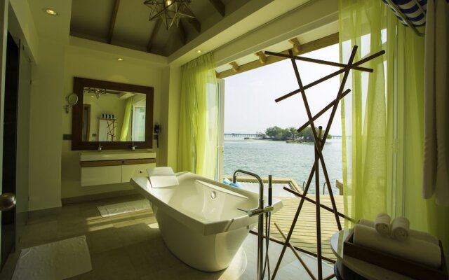 Cinnamon Dhonveli Maldives - Water Suites