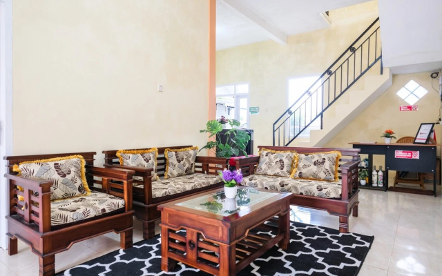 RedDoorz Syariah near Jalan Dieng 6 – Guest Rooms – Wonosobo