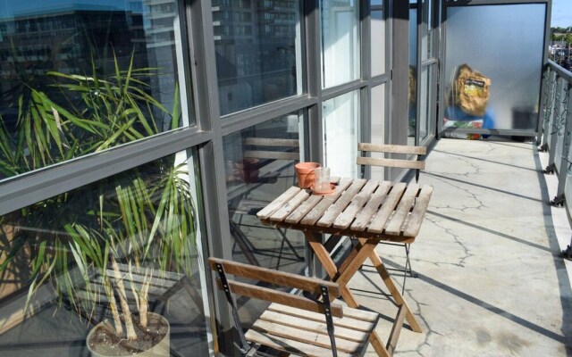 Modern Queen West 2 Bedroom and 2 Bathroom