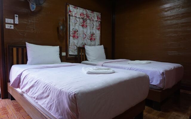Lampang Bouteak Resort