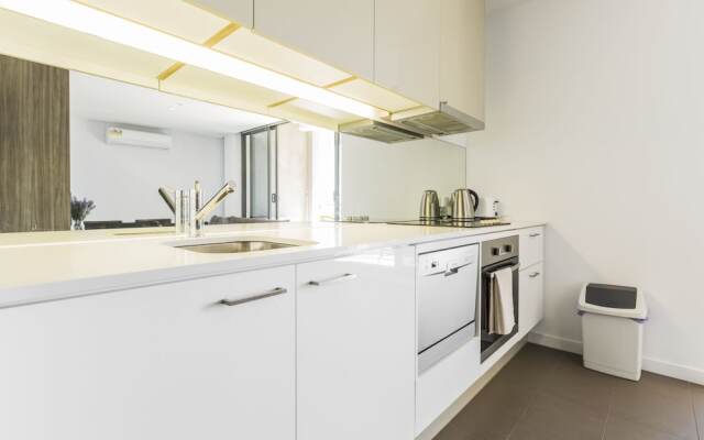 C3CBD Melbourne Apartment