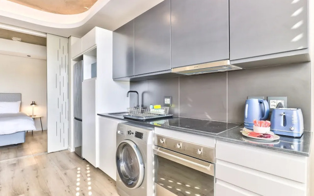 Great Studio With Balcony and City Views