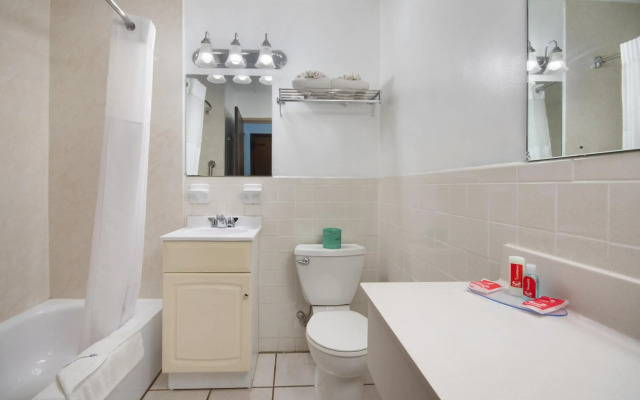 Econo Lodge Inn & Suites Windsor Locks Bradley Airport