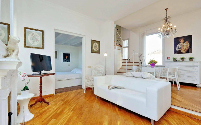 Spanish Steps Area - My Extra Home