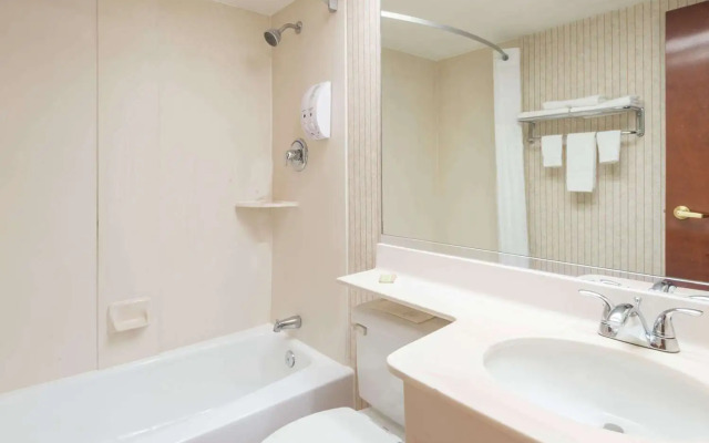 Super 8 by Wyndham West Greenwich/Providence