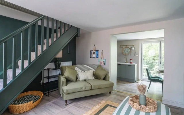 Cottage Cwtch