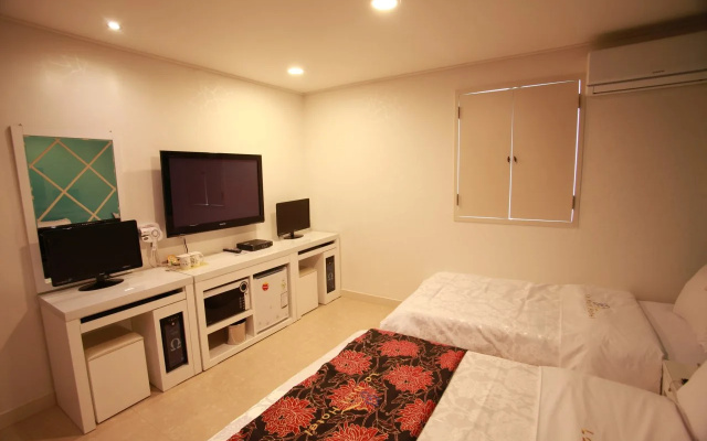 La Nuit Hotel
