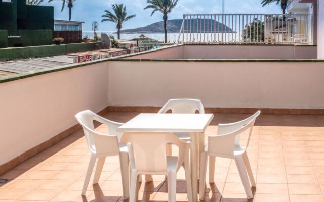 Neighbours Beach 13755