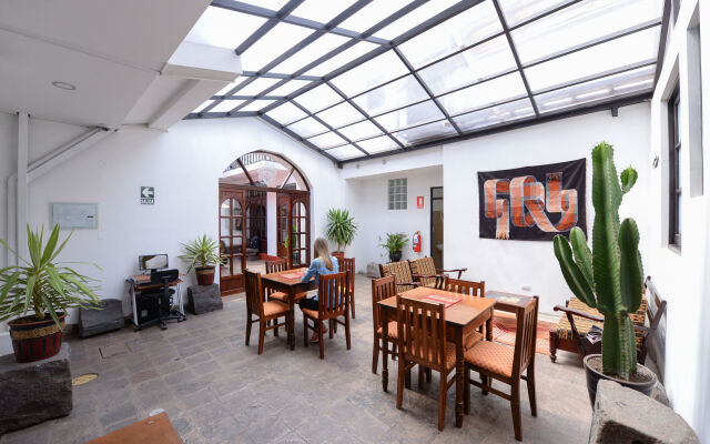 Yabar Hotel Plaza
