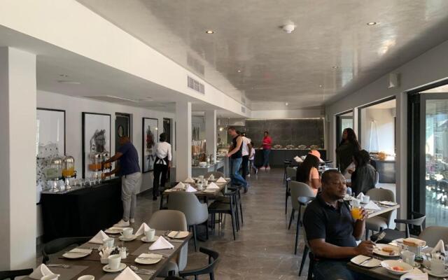 Trendy Melrose Apartment